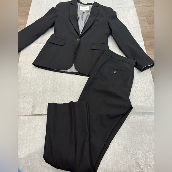 Banana Republic Jackets & Blazers - [US6P/6S]Banana Republic Black WMN Wool Suit